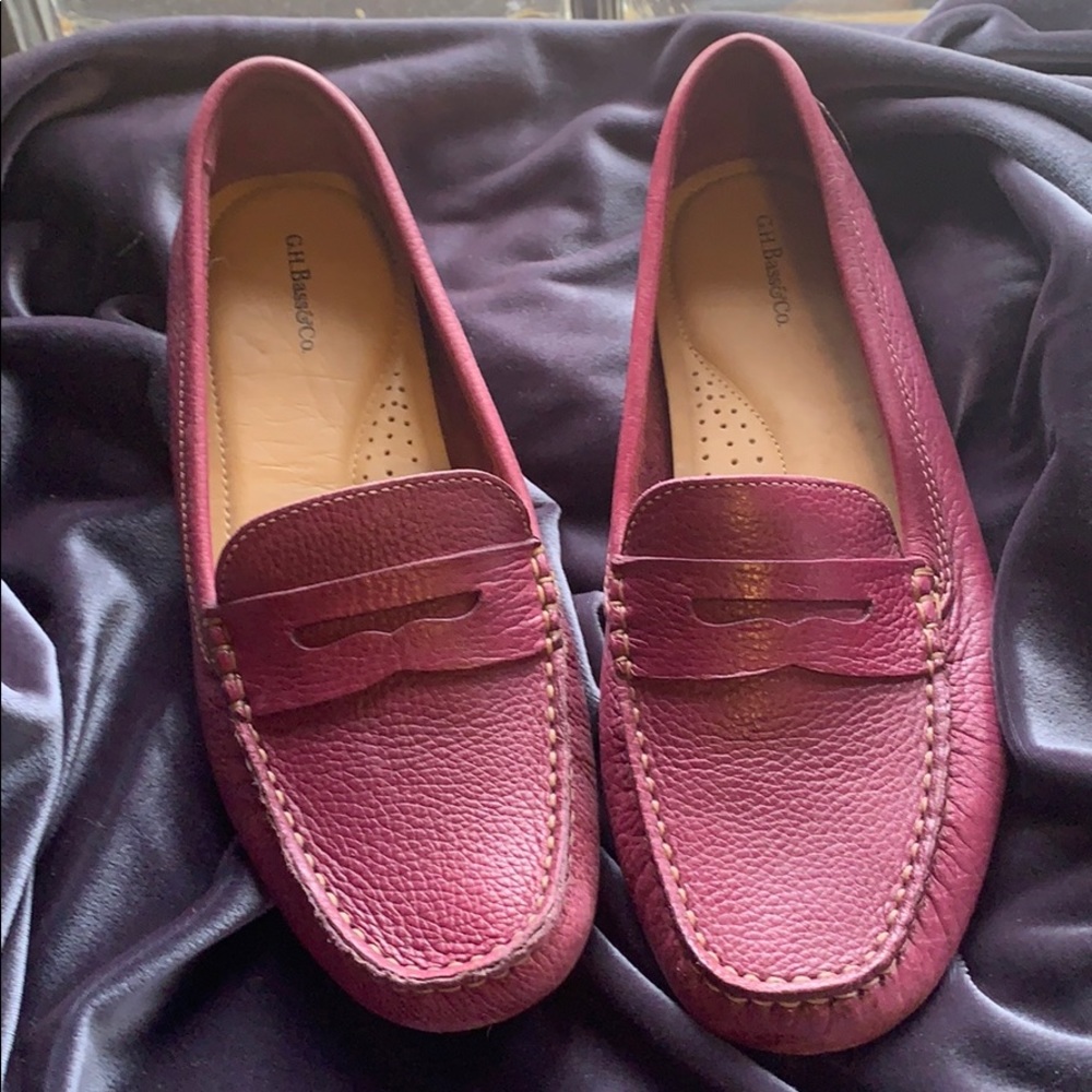 Bass loafers size 9 pretty maroon rosewood color!